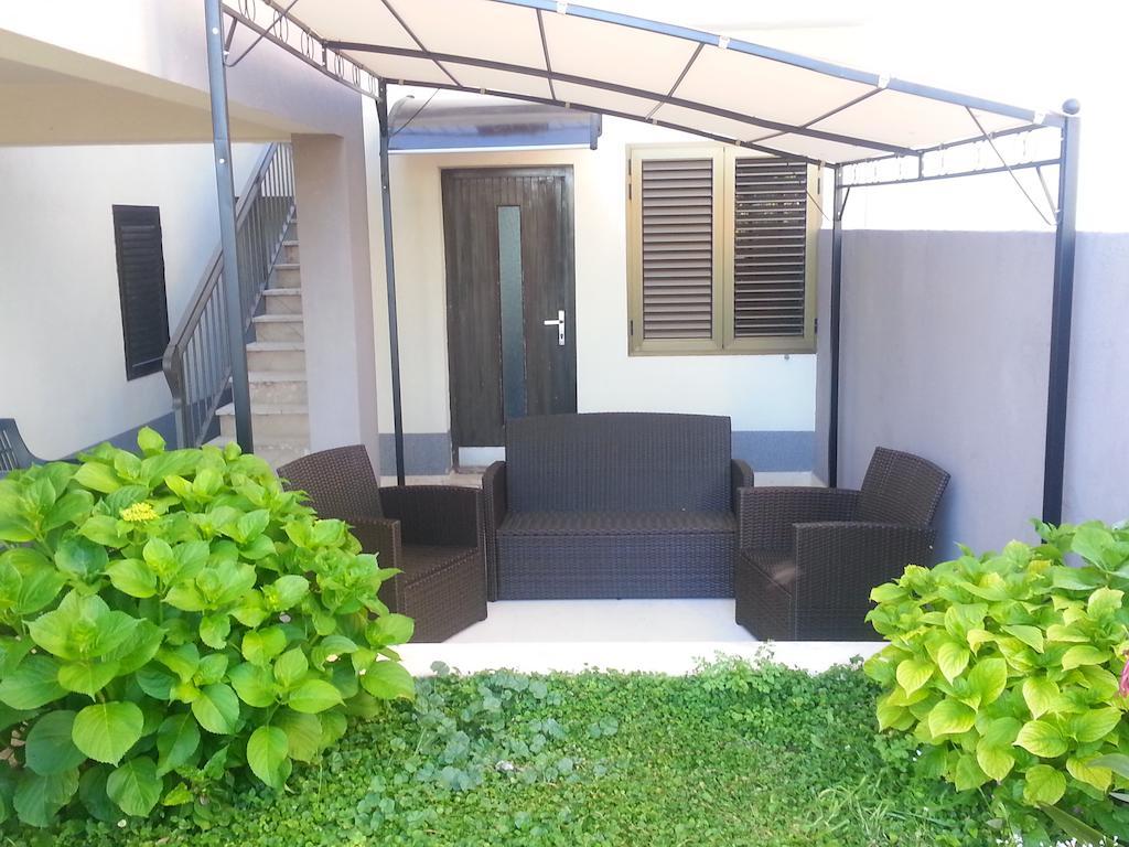 Holiday Home Petra Podstrana Rum bild